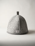 EIR studio saunahat in 100% virgin wool in light grey studio photo